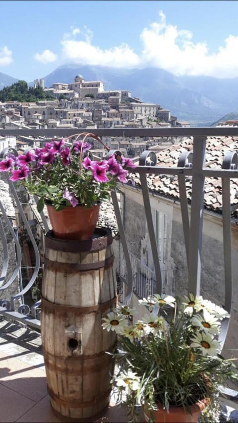 Balcony/Terrace, Mountain view