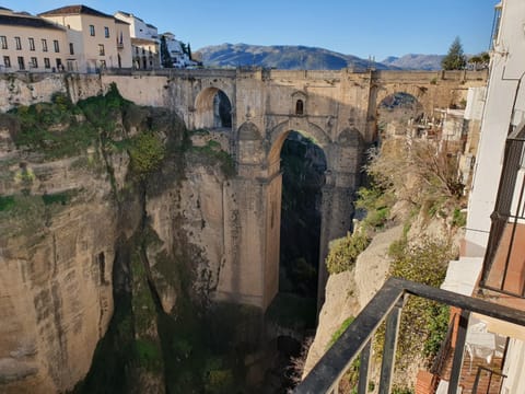 Nearby landmark, Balcony/Terrace, City view