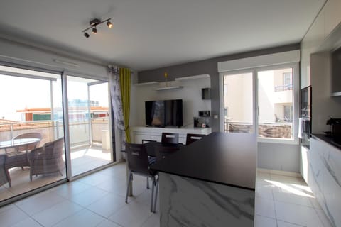 TV and multimedia, Kitchen or kitchenette, Dining area