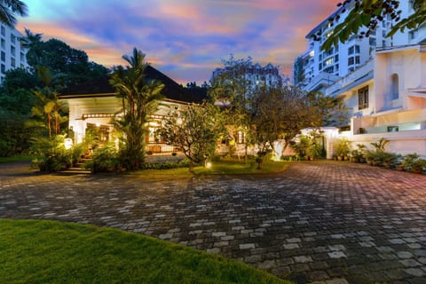 Property building, Facade/entrance, Natural landscape, Parking