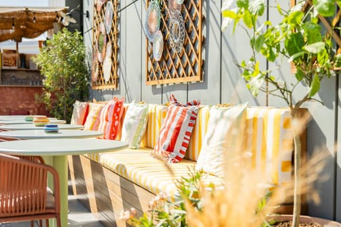 Patio, Restaurant/places to eat