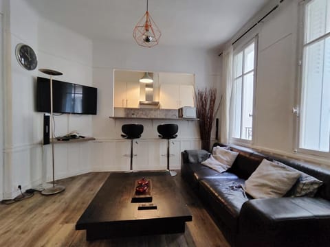 TV and multimedia, Living room, Seating area, Evening entertainment, fireplace