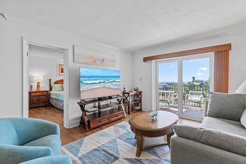 404 - 2/2 Ocean View Gem Apartment in Edgewater