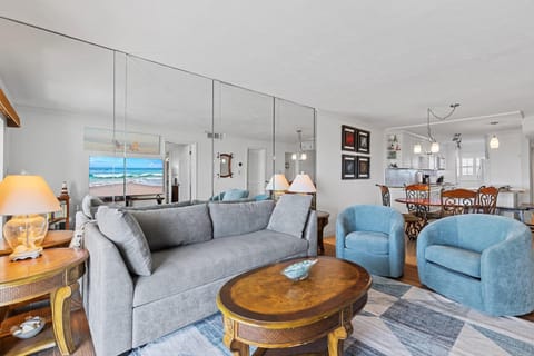 404 - 2/2 Ocean View Gem Apartment in Edgewater