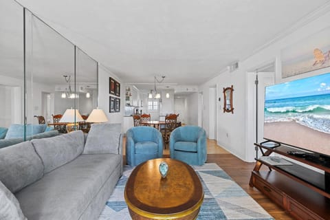 404 - 2/2 Ocean View Gem Apartment in Edgewater