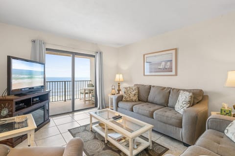 515 - 2/2 Top Floor Oceanfront Apartment in Edgewater