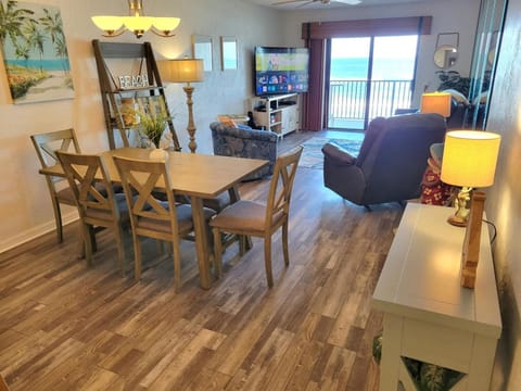 517 - Nicely Decorated Oceanfront 3 Bedroom Apartment in Edgewater