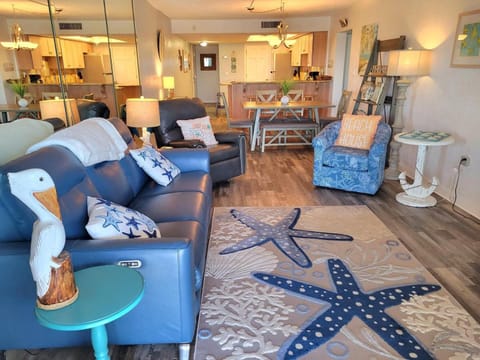 517 - Nicely Decorated Oceanfront 3 Bedroom Apartment in Edgewater