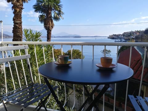 Balcony/Terrace, Lake view