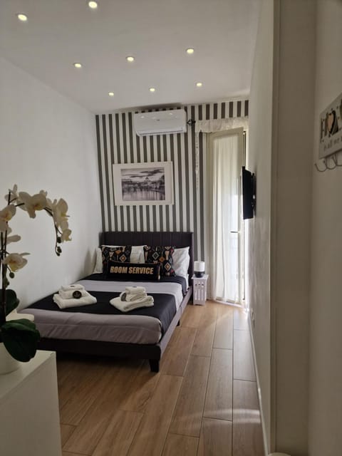 Bed, TV and multimedia, Photo of the whole room, Bedroom, locker, wardrobe, air conditioner, air conditioner