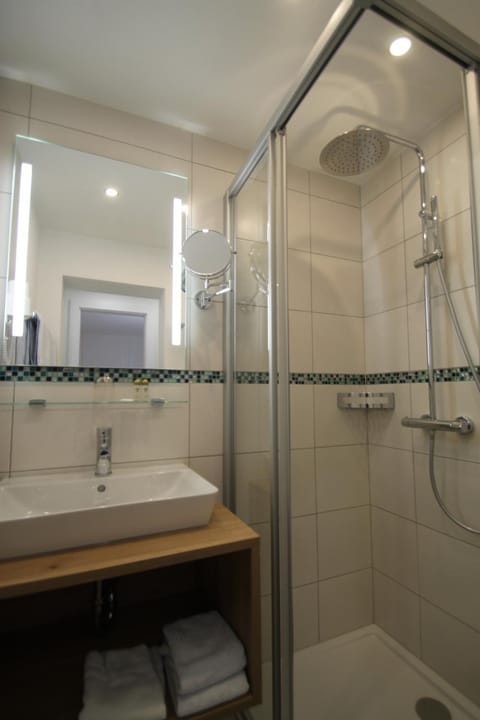 Shower, Bathroom, towels