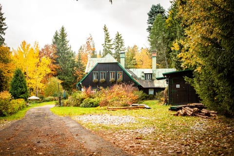 Property building, Garden, Autumn