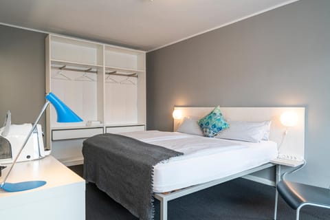 Bed, Photo of the whole room, wardrobe