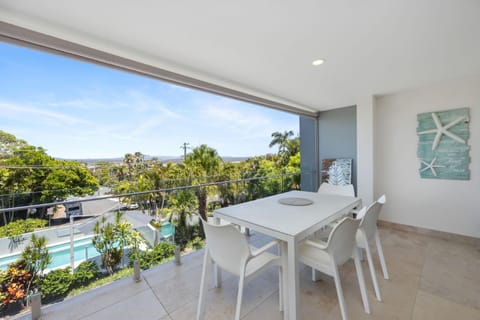 View (from property/room), Balcony/Terrace, sunbed