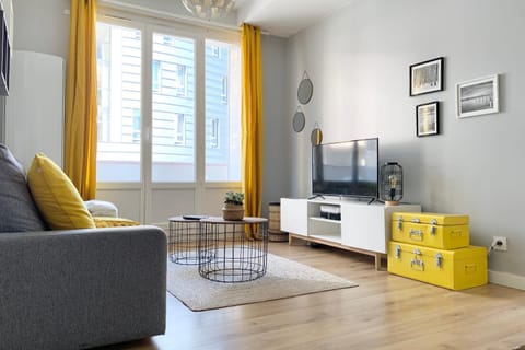 #D6 Hello Sunshine T3 Sleeps 6 Caserne de Bonne Apartment in Grenoble
