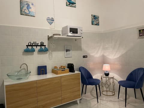 Communal lounge/ TV room, Facade/entrance