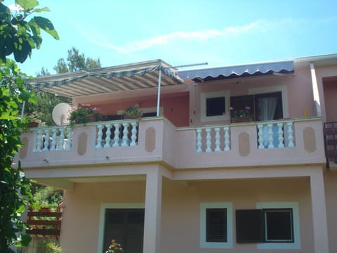 Facade/entrance, Balcony/Terrace