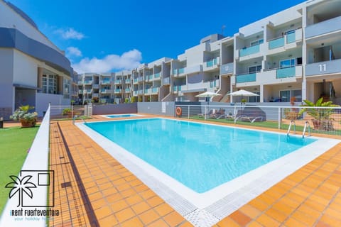Swimming pool, sunbed