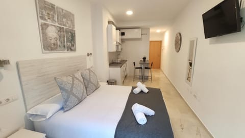 Bed, Photo of the whole room, Decorative detail, Bedroom