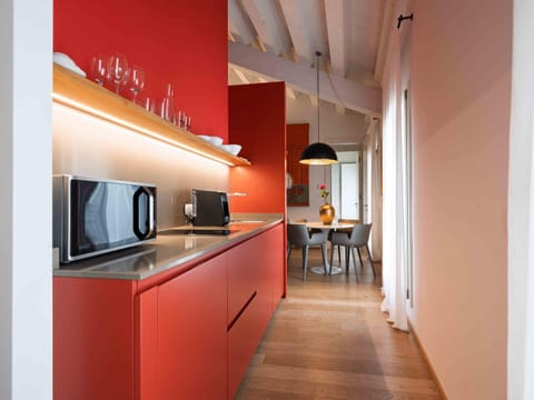 Kitchen or kitchenette, Dining area, stove