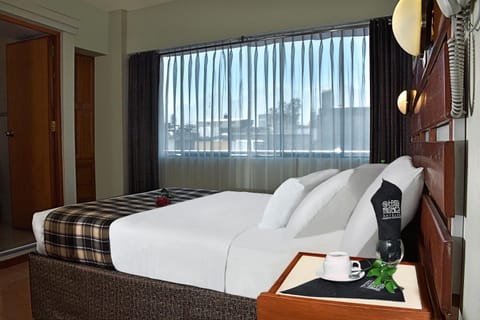Photo of the whole room, Bedroom, Buffet breakfast