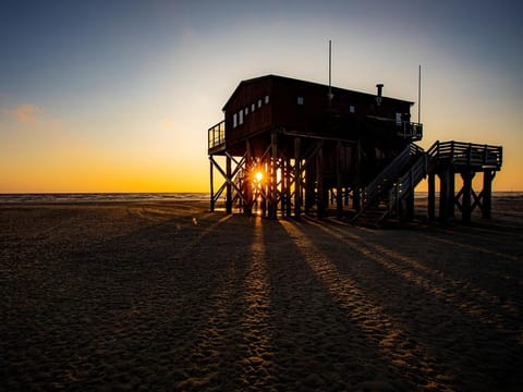 Pfahlbau, Ferienwohnung für 4 Personen - Erwachsene oder Kinder - in DE FEERJENHUSEN am Haubarg von Vollerwiek, Fertigstellung April 2020 Apartment in Nordfriesland