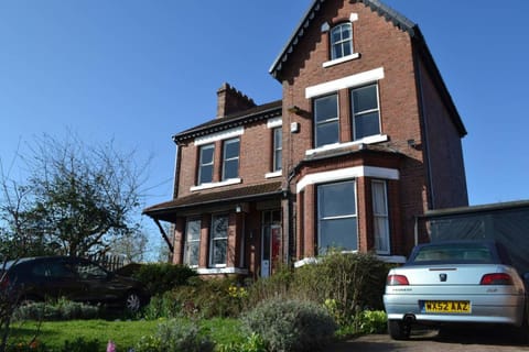 Ms McCreadys Guest House Bed and Breakfast in Doncaster