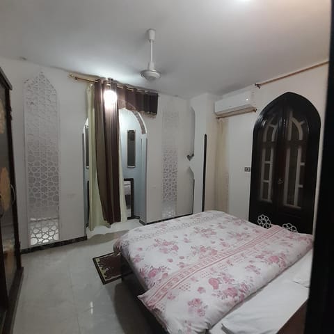 Photo of the whole room, Bedroom, air conditioner