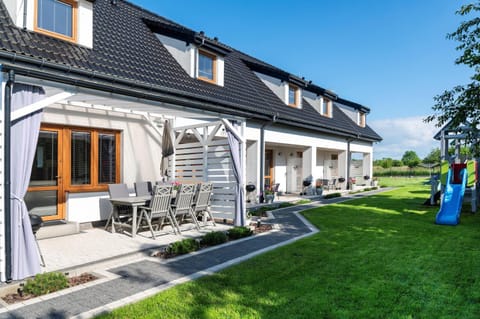 Property building, Garden, Garden, Balcony/Terrace, Garden view