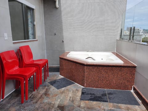 Vista mar, duplex a 20 mts praia do forte, banheira e wifi Apartment in Cabo Frio