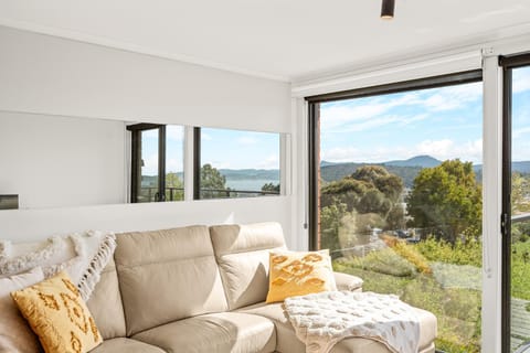 Balcony/Terrace, Living room, Seating area, River view, Sea view