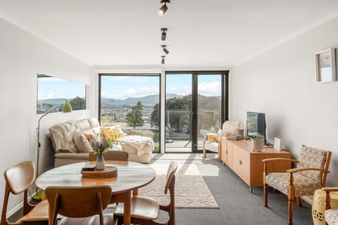 View (from property/room), Balcony/Terrace, Living room, Seating area, Dining area