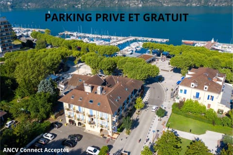 Property building, Balcony/Terrace, On site, Location