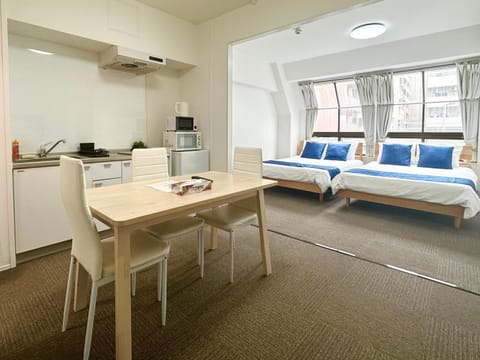 Bed, Kitchen or kitchenette, Living room, Photo of the whole room, Dining area, Bedroom, microwave