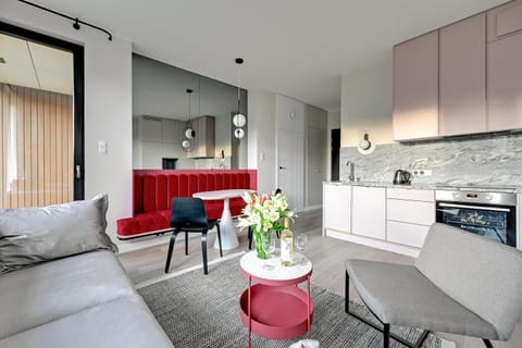 Kitchen or kitchenette, Living room, Seating area, Dining area