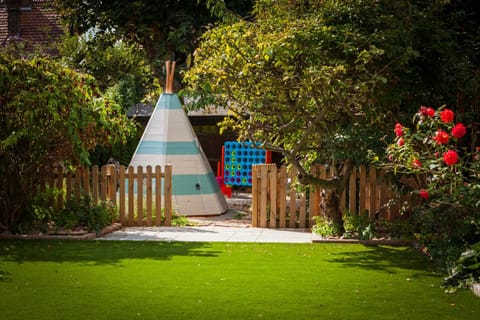Shower, Children play ground, Garden, Bathroom, Beach, Pets, Garden view, children, young children, older children, Bath, Parking