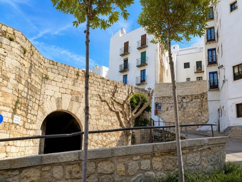 Property building, Facade/entrance, Off site
