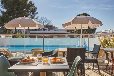 Patio, Swimming pool, Breakfast
