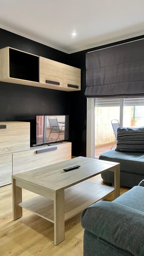 Communal lounge/ TV room, TV and multimedia, Photo of the whole room, Seating area