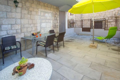 Facade/entrance, Seating area