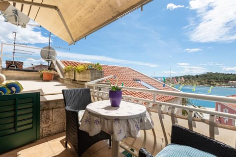 City view, Mountain view, Sea view