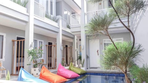 Property building, Day, Swimming pool