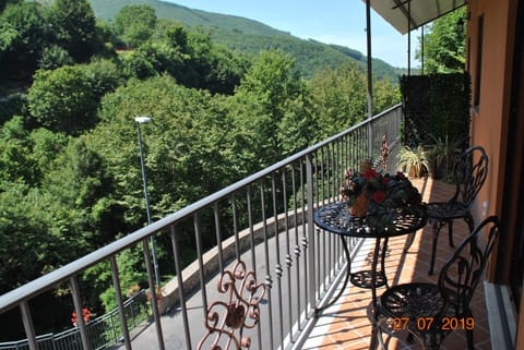 Balcony/Terrace, Mountain view