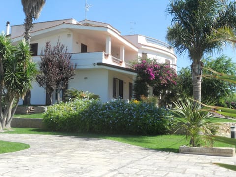 Property building, Facade/entrance, Garden