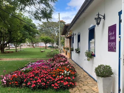 Property building, Facade/entrance, Property logo or sign, Garden