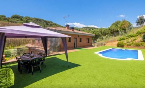 Garden, Dining area, Garden view, Mountain view, Swimming pool, sunbed