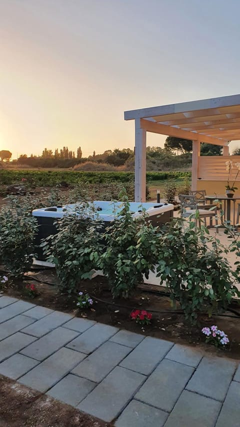 Garden, Hot Tub, Decorative detail, Garden view, Open Air Bath
