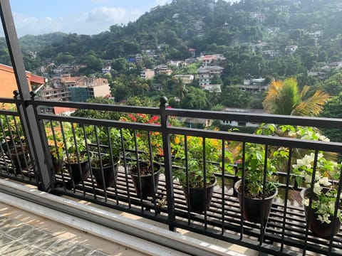 Property building, Balcony/Terrace, City view, Mountain view