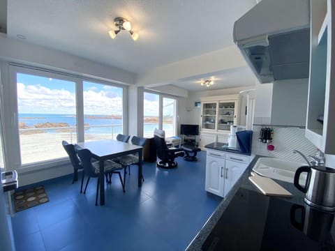 Duplex 2 chambres face à la plage avec parking, au top à Trégastel - FR-1-368-204 Apartment in Trégastel