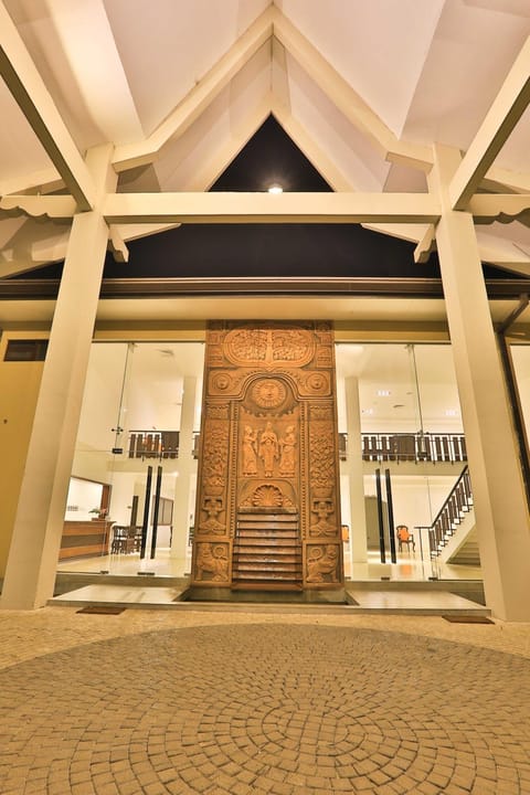 Facade/entrance